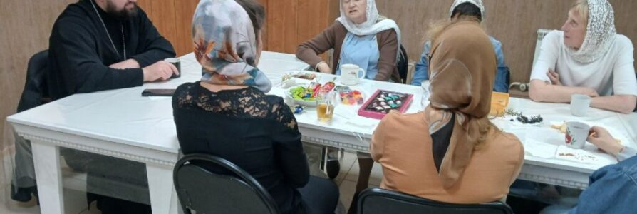 Благочинный провел встречу во взрослой воскресной школе храма в честь иконы Божией Матери «Скоропослушница»